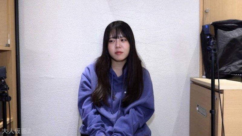 【素人初次拍攝】友(18) 可愛老師的蛋。一邊想著不知道演出會不會沒關係，一邊拍攝。讓她舔肛門，用窺鏡觀察陰道內，中出後還做了肛門貫通ATM